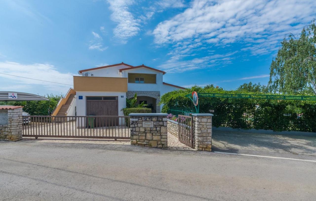 Villa Anita With Common Pool Vrvari Exterior photo