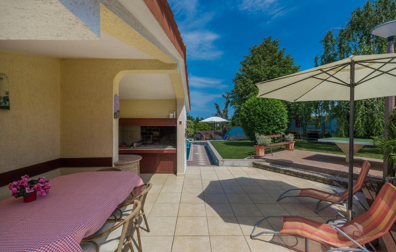 Villa Anita With Common Pool Vrvari Exterior photo