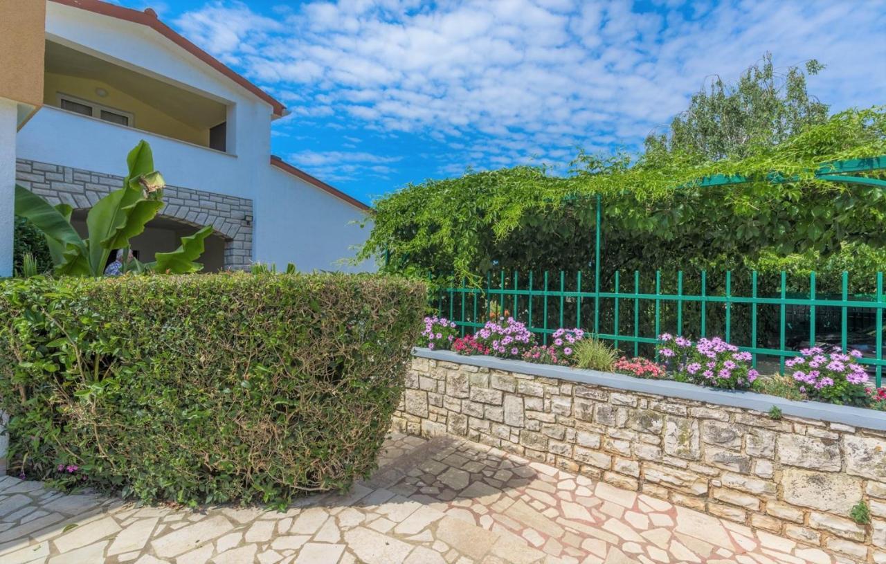 Villa Anita With Common Pool Vrvari Exterior photo