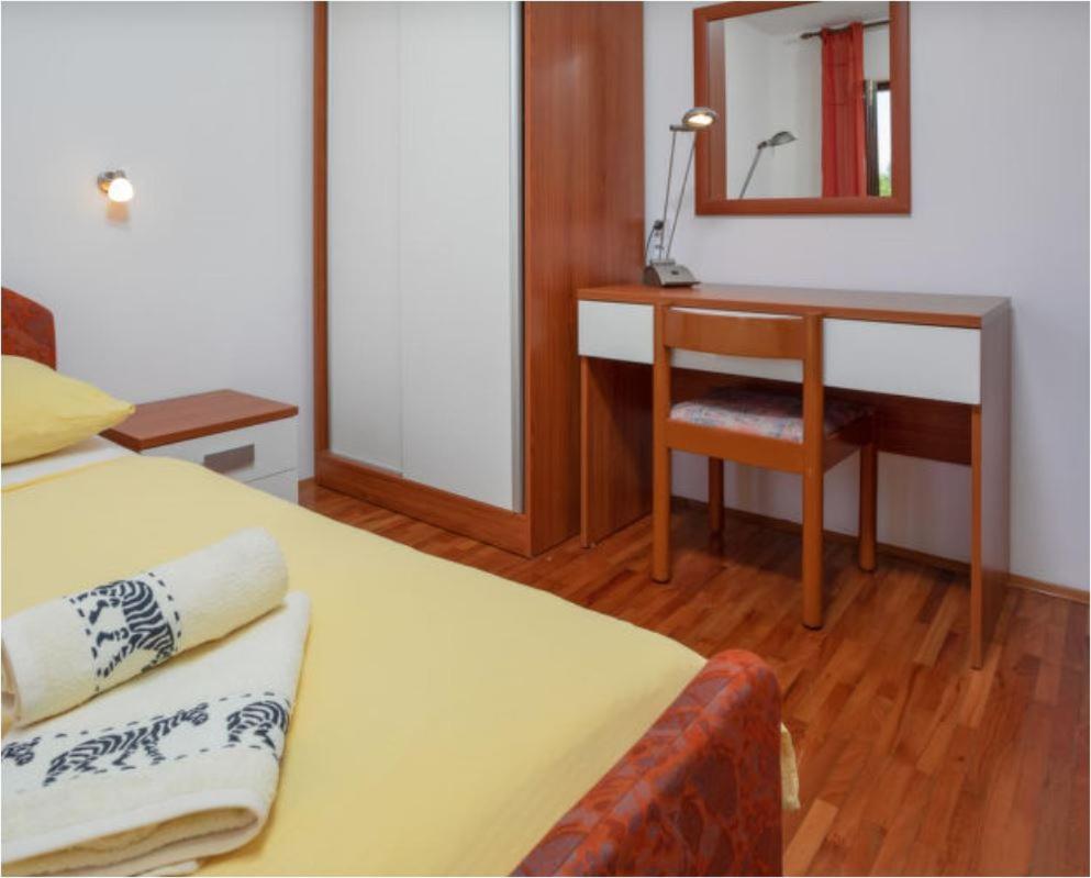 Villa Anita With Common Pool Vrvari Room photo